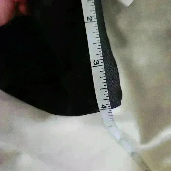 NWT H&M MOVE Black Workout Bra Yoga Running Gym Exercise Light Support Elastic - Picture 2 of 5